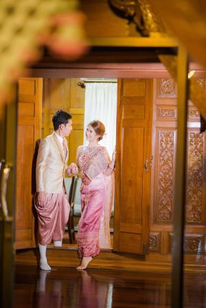 ชุดไทยเจ้าสาว ชุดไทยจักรพรรดิ์ เช่าที่แบมบี้ เวดดิ้ง ห้วยขวาง